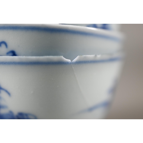 374 - Twenty-eight pieces of 18th century Chinese blue and white 'Nanking Cargo' porcelain, seventeen tea ... 