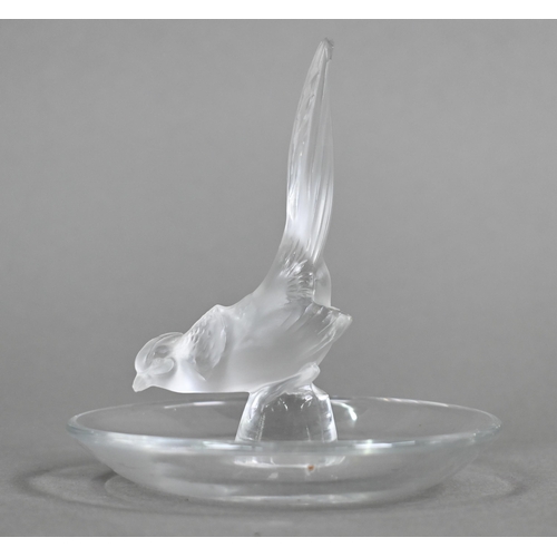 428 - A Lalique France ring dish surmounted by a frosted glass pheasant, 10 cm highSmall chip on tip of ta... 