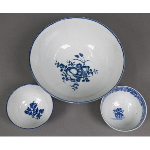 509 - A First Period Worcester blue and white teapot printed with the fence pattern, crescent mark, to/w a... 