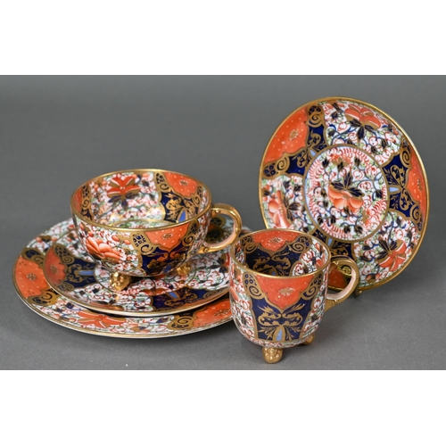 517 - A Victorian Davenport china Imari palette and gilded tea service, comprising teapot, milk and sugar ... 