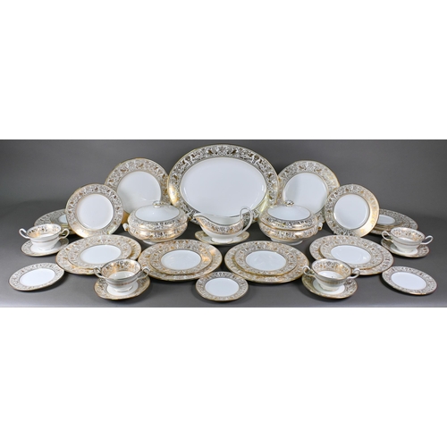 518 - A Wedgwood Gold Florentine dinner service for eight settings, including dinner plates, dessert plate... 