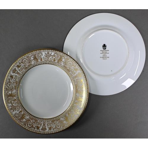 518 - A Wedgwood Gold Florentine dinner service for eight settings, including dinner plates, dessert plate... 