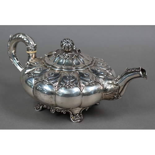 69 - A good quality George IV/William IV matched silver three-piece tea service in the Regency manner, wi... 