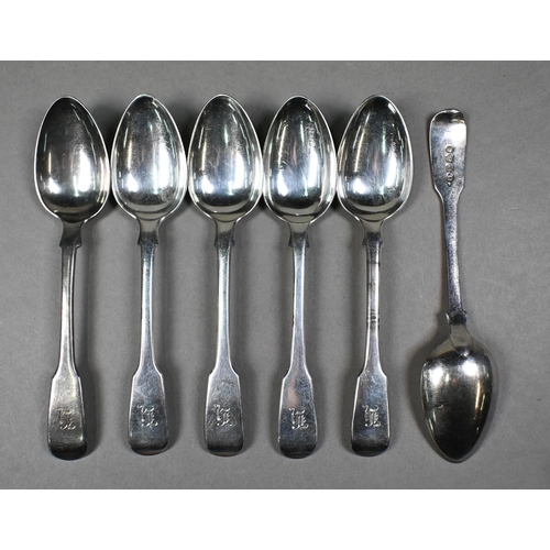 72 - A quantity of Georgian and later fiddle pattern silver teaspoons, salt and mustard spoons, etc., 10.... 