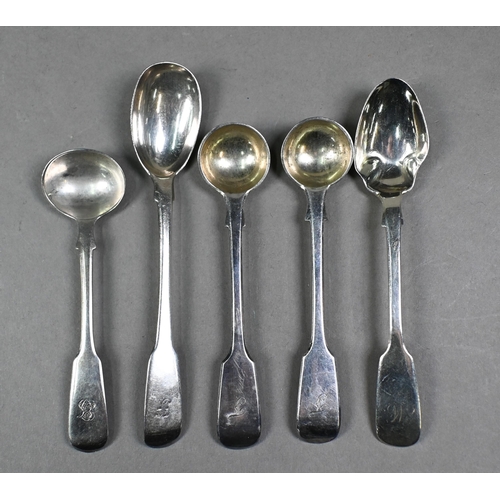 72 - A quantity of Georgian and later fiddle pattern silver teaspoons, salt and mustard spoons, etc., 10.... 