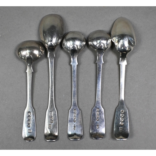 72 - A quantity of Georgian and later fiddle pattern silver teaspoons, salt and mustard spoons, etc., 10.... 