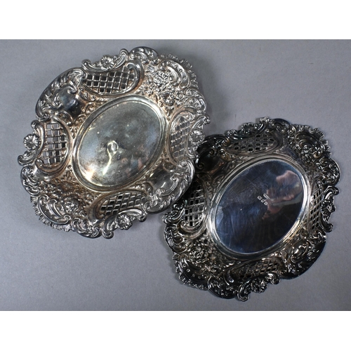 95 - A pair of silver bonbon dishes, London 1968, to/w two napkin rings, a small trophy cup and various t... 
