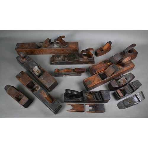 1116 - Twelve various antique rosewood and other hardwood and steel woodworking bench planes including join... 