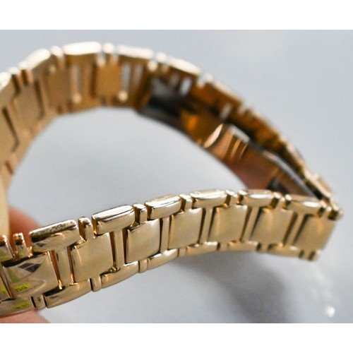 320 - A ladies Patek Phillipe Nautilus 18ct yellow gold bracelet wristwatch, quartz, ref. 4700J, No. 15307... 