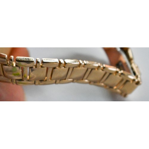 320 - A ladies Patek Phillipe Nautilus 18ct yellow gold bracelet wristwatch, quartz, ref. 4700J, No. 15307... 