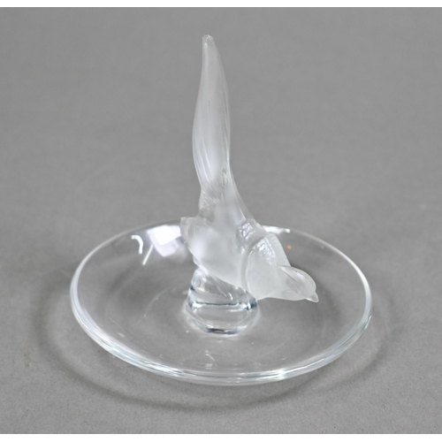 428 - A Lalique France ring dish surmounted by a frosted glass pheasant, 10 cm highSmall chip on tip of ta... 