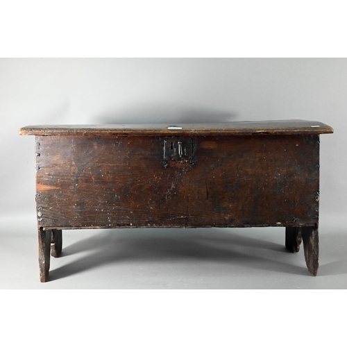 886 - A 17th century English oak six plank coffer, 85.5 cm x 33 cm x 44 cm h