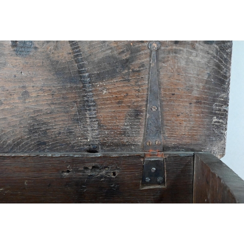 886 - A 17th century English oak six plank coffer, 85.5 cm x 33 cm x 44 cm h