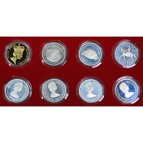 1022 - A cased set of eight Pobjoy Mint 1977 Jubilee commemorative crowns to/w three cased Royal mint Jubil... 