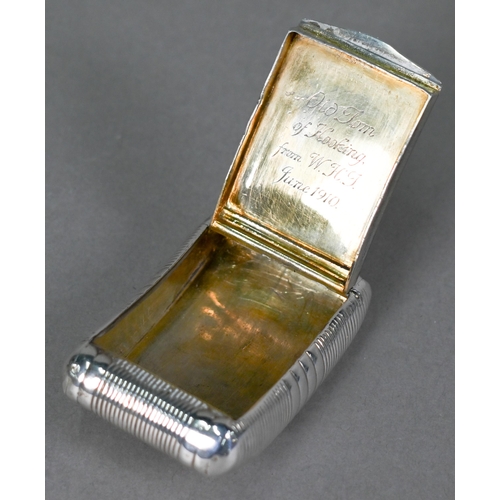 1025 - A George III silver hip-pocket snuff box with reeded decoration, William Pugh, Birmingham 1812, 6cm ... 