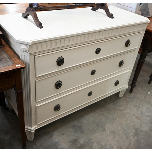 130 - A painted Chelsea Design Company chest of three long drawers with fluted mouldings and supports, 112... 