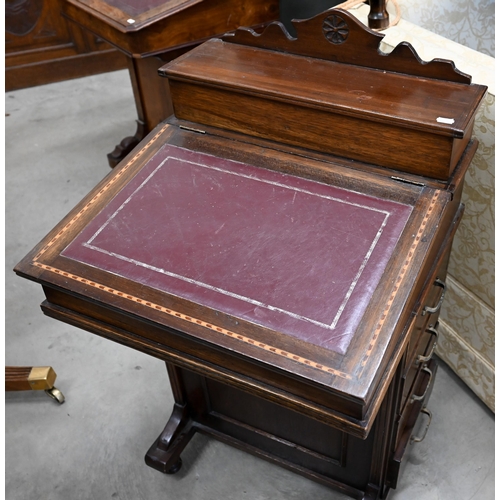 152 - An Edwardian mahogany inlaid Davenport with hinged top inset with tooled leather with four side draw... 