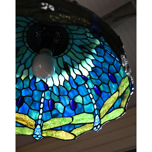 164 - A Tiffany style stained glass ceiling/pendant light, 42 cm diam