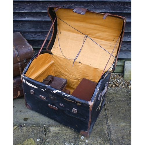 19 - Assorted vintage luggage, including trunks, suitcases, attaché cases, etc. - all a/f (14)