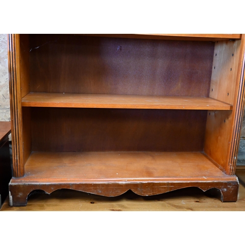 211 - A pair of modern cherrywood open bookcases with adjustable shelves, 102 x 36 x 96 cm (missing some s... 