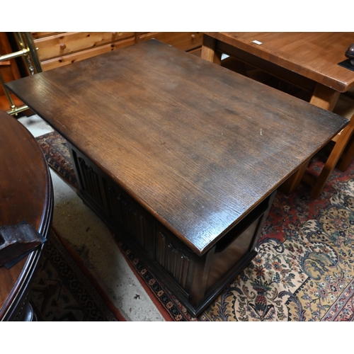 225 - Oak box seated and linen fold carved monks bench, 86 cm wide