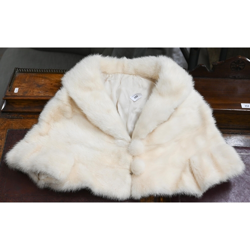 289 - A cream mink cape