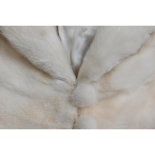 289 - A cream mink cape