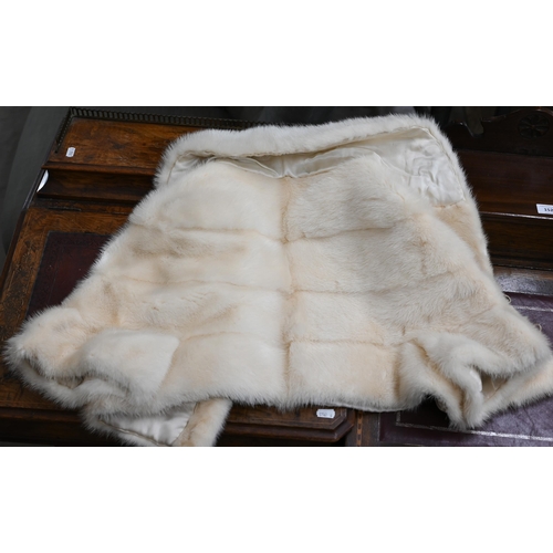 289 - A cream mink cape