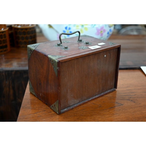 513 - An antique bone and bamboo Mah Jong set, in brass-mounted teak fitted case with five drawers (replac... 