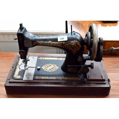 528 - # An 1891 patent Singer sewing machine with wooden case