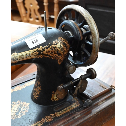 528 - # An 1891 patent Singer sewing machine with wooden case