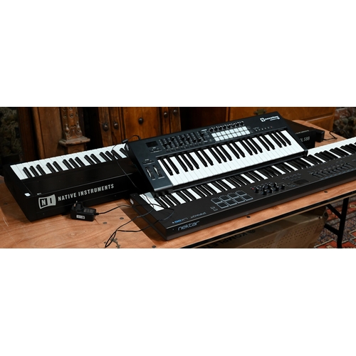 537 - A Native Instruments Komplete Kontrol 588 electric piano (boxed), to/w a Nektar Impact LX88+ keyboar... 