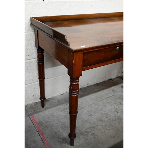 66 - An antique mahogany dressing table with two drawers and turned supports, 114 cm w x 60 cm d x 80 cm ... 