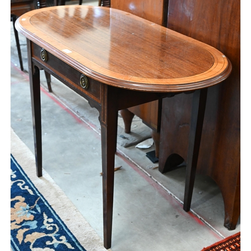 78 - An Edwardian mahogany hall table with crossbanded oval top over a frieze drawer raised on tapering s... 