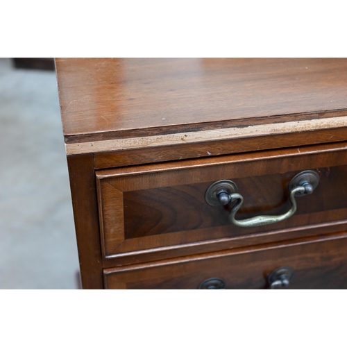 86 - A George III style reproduction chest of four long graduating drawers on shaped bracket feet, 75 cm ... 