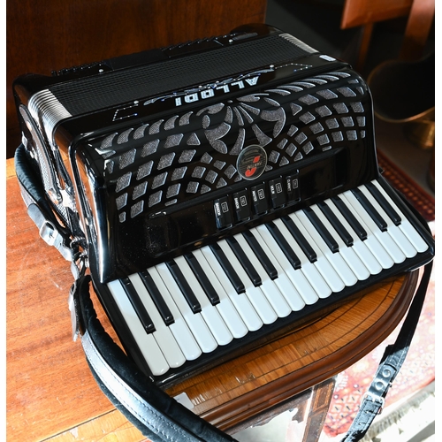 179 - A Fantini 'Allodi' Professional piano accordion in gloss black, 96/137 (bass/treble), c/w shoulder s... 