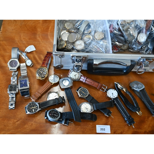 274 - A large quantity of assorted wristwatches, circa 1930's and later incl. Roamer; Longines; Montaine; ... 