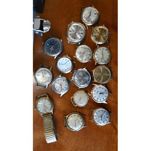 274 - A large quantity of assorted wristwatches, circa 1930's and later incl. Roamer; Longines; Montaine; ... 