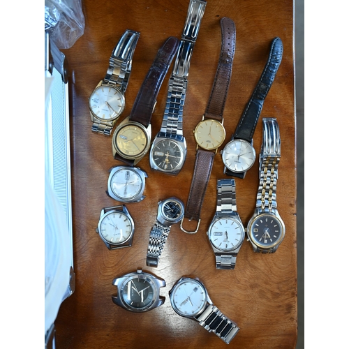 274 - A large quantity of assorted wristwatches, circa 1930's and later incl. Roamer; Longines; Montaine; ... 