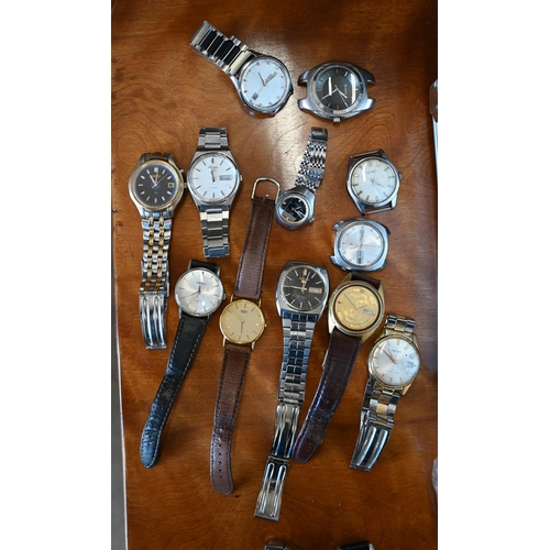 274 - A large quantity of assorted wristwatches, circa 1930's and later incl. Roamer; Longines; Montaine; ... 