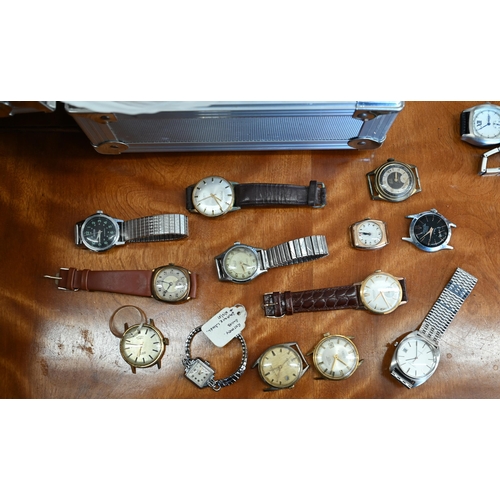 274 - A large quantity of assorted wristwatches, circa 1930's and later incl. Roamer; Longines; Montaine; ... 