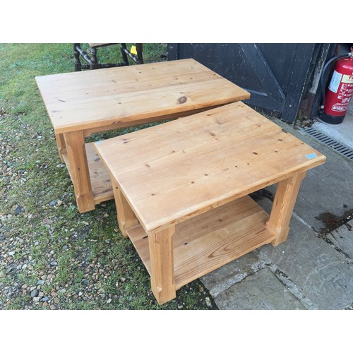 133 - Two modern pine two-tier coffee tables, 90 cm x 60 cm x 48 cm