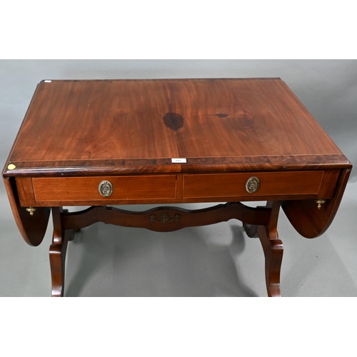 102 - A Regency cross-banded satinwood sofa table, the drop leaf top over two frieze drawers and opposing ... 