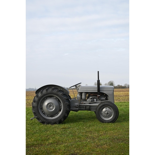 1 - A 1952 vintage Ferguson T20 diesel tractor, 2,300 cc, traditional grey paintwork, three point hydrau... 