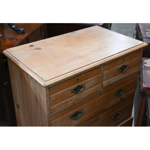 117 - An Edwardian pine chest of two short over two long drawers, 86 cm w x 50 cm d x 80 cm h