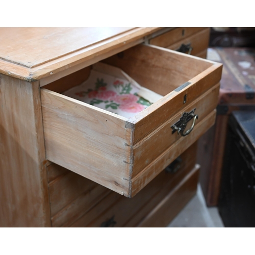 117 - An Edwardian pine chest of two short over two long drawers, 86 cm w x 50 cm d x 80 cm h