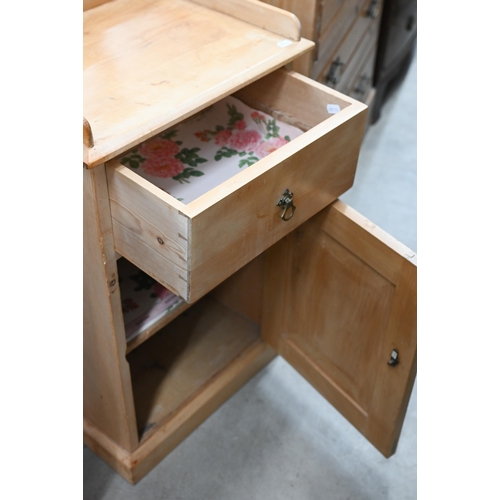 118 - Antique French bedside cabinet with marble top and bevelled mirror over the carved cupboard door, 38... 