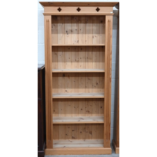 123 - A pair of modern stained pine open bookcases each with four fixed shelves, 90 cm w x 30 cm d x 182 c... 