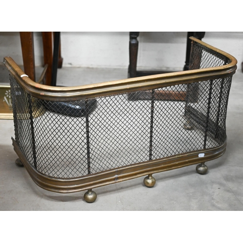 163 - A Victorian brass and wire mesh nursery fire guard standing on ball feet, external 76 cm x 38 cm d, ... 