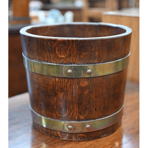 176 - A small coopered oak and brass bound bucket, 26 cm diameter x 23 cm h